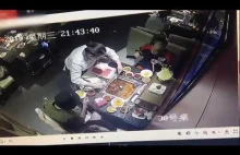 Zupa eksploduje, gdy kelnerka próbuje wyciągnąć zapalniczkę