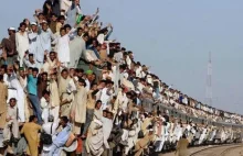 Trens e mais trens da alegria entupiram as prefeituras dos municípios da...