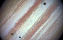 Hubble obserwuje koniunkcję trzech księżyców Jowisza - taniec cieni [ENG]