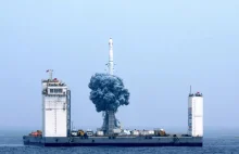 Chiny wystrzeliły rakietę kosmiczną ze statku na morzu (wideo)