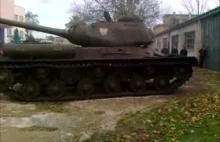 IS-2 o własnych siłach jedzie do warsztatu