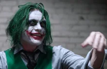 Oh Hi ̶M̶a̶r̶k̶ Batman! Tommy Wiseau odtwarza scenę z "The Dark Knight"