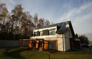 Osiem domów, które generują więcej energii niż zużywają