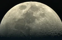 Przelot Międzynarodowej Stacji Kosmicznej utrwalony na tle Księżyca -...
