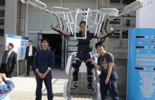 Lekki, aluminiowy egzoszkielet wykonany przez japońskich studentów