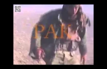 Kurdyjski żołnierz wchodzi na minę