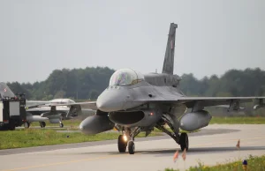 Baza samolotów F-16 musi zniknąć z Krzesin. Potrzeba odważnej decyzji.