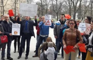 "STOP mafii farmaceutycznej!" czyli antyszczepionkowcy protestują w Poznaniu