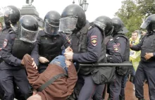 Francja potępia Rosję za zatrzymanie manifestantów