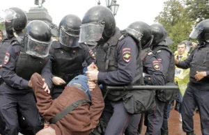 Francja potępia Rosję za zatrzymanie manifestantów