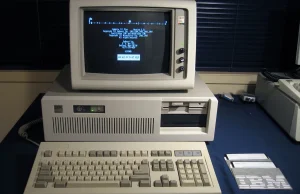 35 lat temu IBM pokazał PC AT z kluczykiem i dyskiem twardym