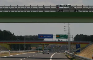 Policjanci z radarem łapią kierowców na autostradzie A2.