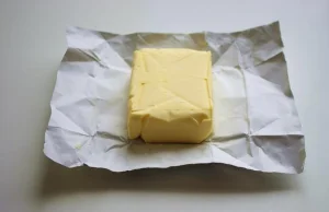 Masło jest tak drogie, że sklepy montują na nim zebezpieczenia