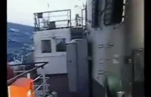 Załoga rosyjskiego statku walczy z przechyłem.