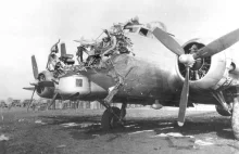 17 Images of Damaged B-17 Bombers That Miracilously Made It Home - WAR...