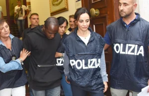 Osiem zarzutów dla nieletnich sprawców napaści na Polaków w Rimini