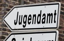 Niemieccy politycy alarmują: jugendamty odbierają coraz więcej dzieci