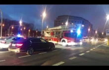 "Nieprzytomni" kierowcy niemal nie reagują na przejazd wozów strażackich (W-wa)