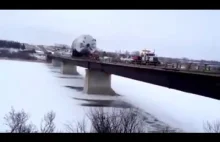 Transport ładunku ponadgabarytowego przez most w Kanadzie
