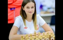 Arcymistrzyni Karina Szczepkowska daje pokaz gry na ślepo