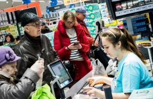 Lidl podnosi pensje. Od 1 marca zapłaci początkującym pracownikom 3100 zł brutto