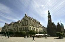 Niemcy muszą pogodzić się z utratą Wrocławia. Na Ratuszu będzie polska flaga.