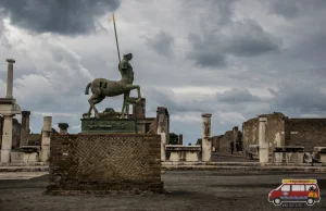 Pompeje - starożytne miasto utrwalone przez popioły Wezuwiusza