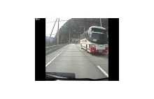 Wypadek autobusu z osobówką