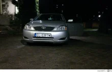 Skradziono Toyote Corolle E12 na osiedlu Retkinia w Łodzi - nr rej. EL 039TW