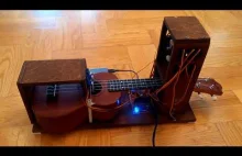 Robot grający na ukulele