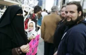 Rodzina dziwczynki, która kłamała w sprawie pociętego hijabu przeprasza