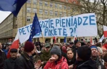 KOD zalega z płatnościami dla protestujących? | - Warto wiedzieć więcej