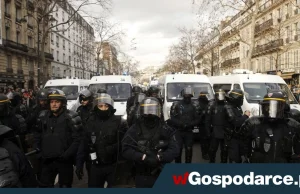 Dantejskie sceny we Francji. Policjanci jak ZOMO (WIDEO)