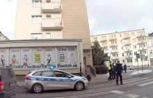 Kobieta skoczyła z dachu mimo wizyty policji