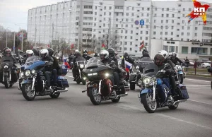 Wiktar Łukaszenka rozpoczął sezon motocyklowy pod rosyjską flagą. Fotofakt