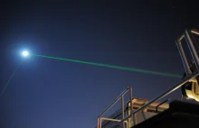 Przekazywanie wiadomości audio bezpośrednio do ucha za pomocą lasera