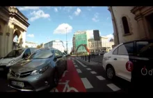 Warszawa. Kierowca zajeżdża drogę rowerzyście i... zwyzywał go od chamów