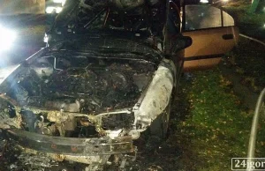 Spłonął samochód w Karpaczu - Zobacz moment podpalenia