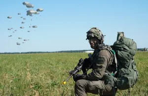 Symboliczne ćwiczenia izraelskich spadochroniarzy w Polsce i Niemczech