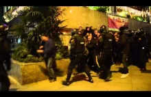 Ścieżka zdrowia urządzona przez hiszpańską policję podczas protestów