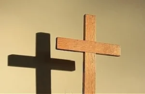 Francja: mer zastanawia się czy ścięty krzyż jest aktem antyreligijnym czy...