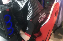 Gracze na polskim turnieju Fortnite musieli siedzieć w kurtce na głowie