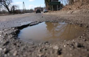 Walka o odszkodowanie za uszkodzenie auta na dziurze - poradnik