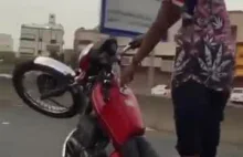 Idiota na motocyklu i wypadek
