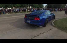 Niebezpieczny manewr kierowcy Mustang GT350 w trakcie pokazów w Houston