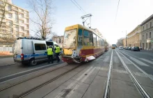 Puszki z piwem i butelki z wódką w kabinie motorniczego