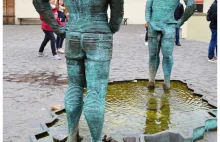 David Černý i inni artyści w Pradze, mieście nowoczesnej rzeźby