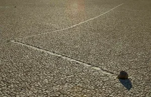 Tajemnicze "wędrujące kamienie" z Racetrack Playa