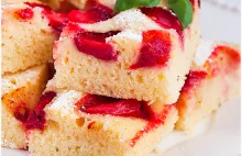 Ciasto z kaszą manną i truskawkami - I Love Bake