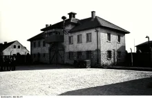Budynki obozu koncentracyjnego w Gusen przerobione na domy mieszkalne....